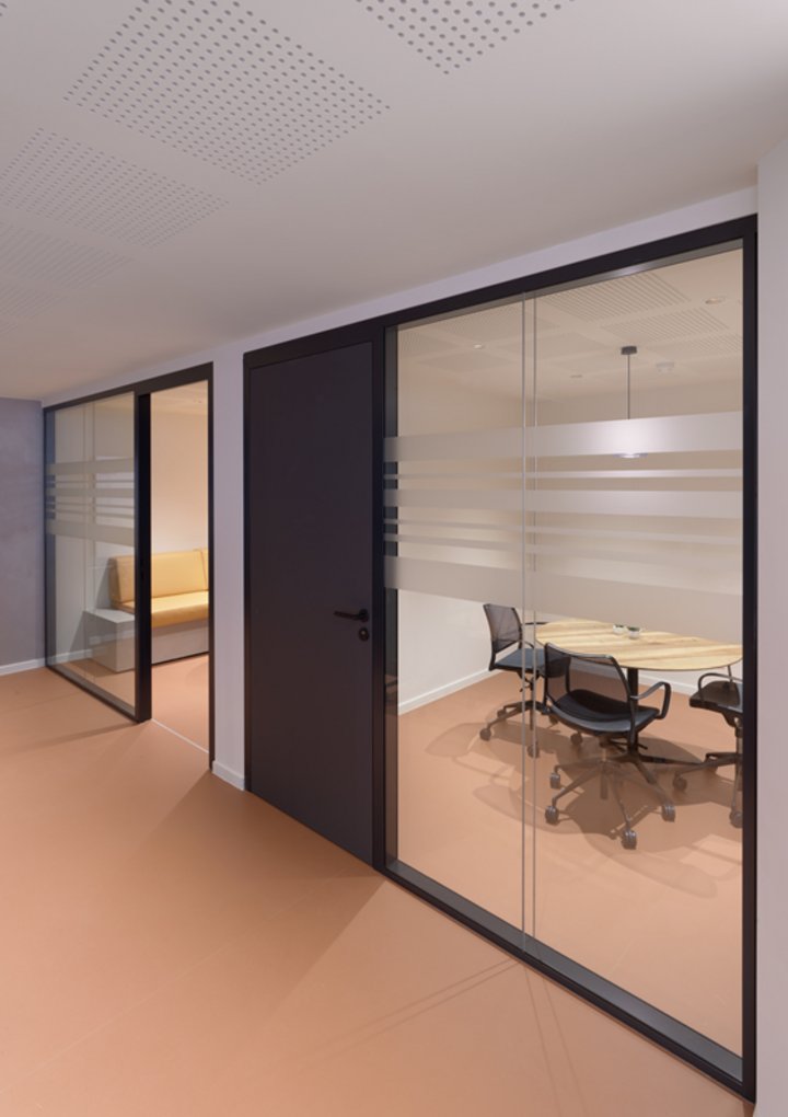 JB PURE 100 beglaasde systeemwand
