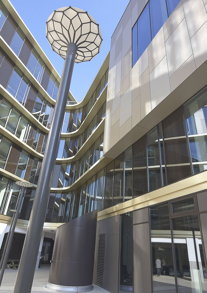 KAREL DE GROTE HOGESCHOOL JB Systeemwanden