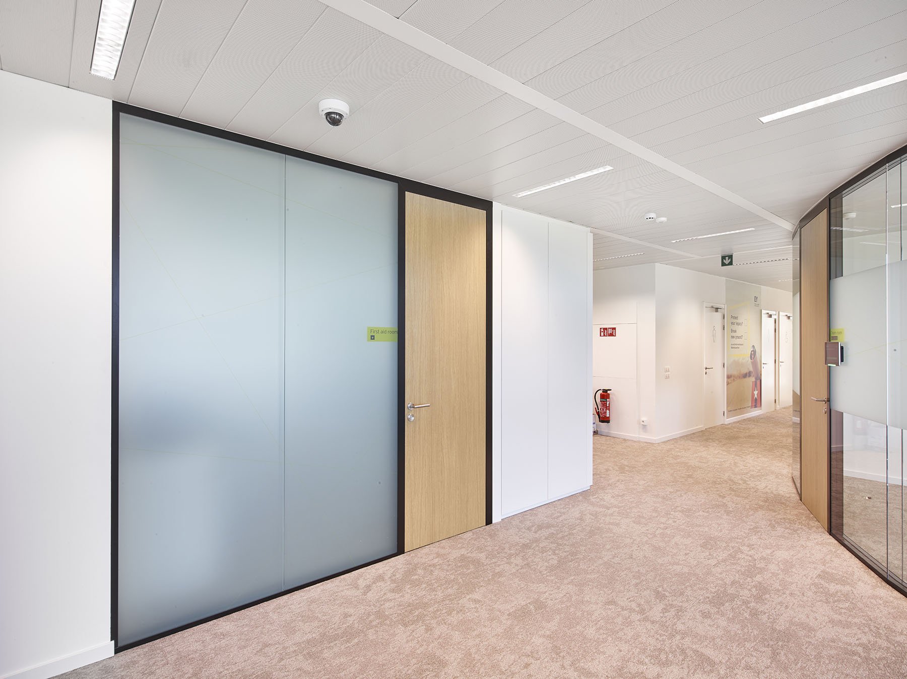 Ernst & Young Vergaderruimte met gezandstraald glas