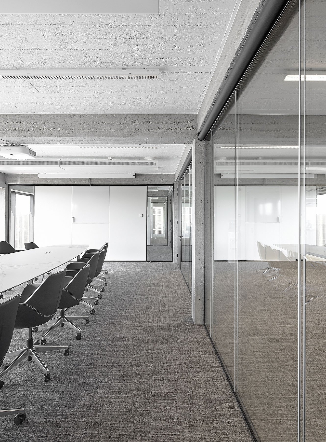 Volle wand met white board JB 2000
