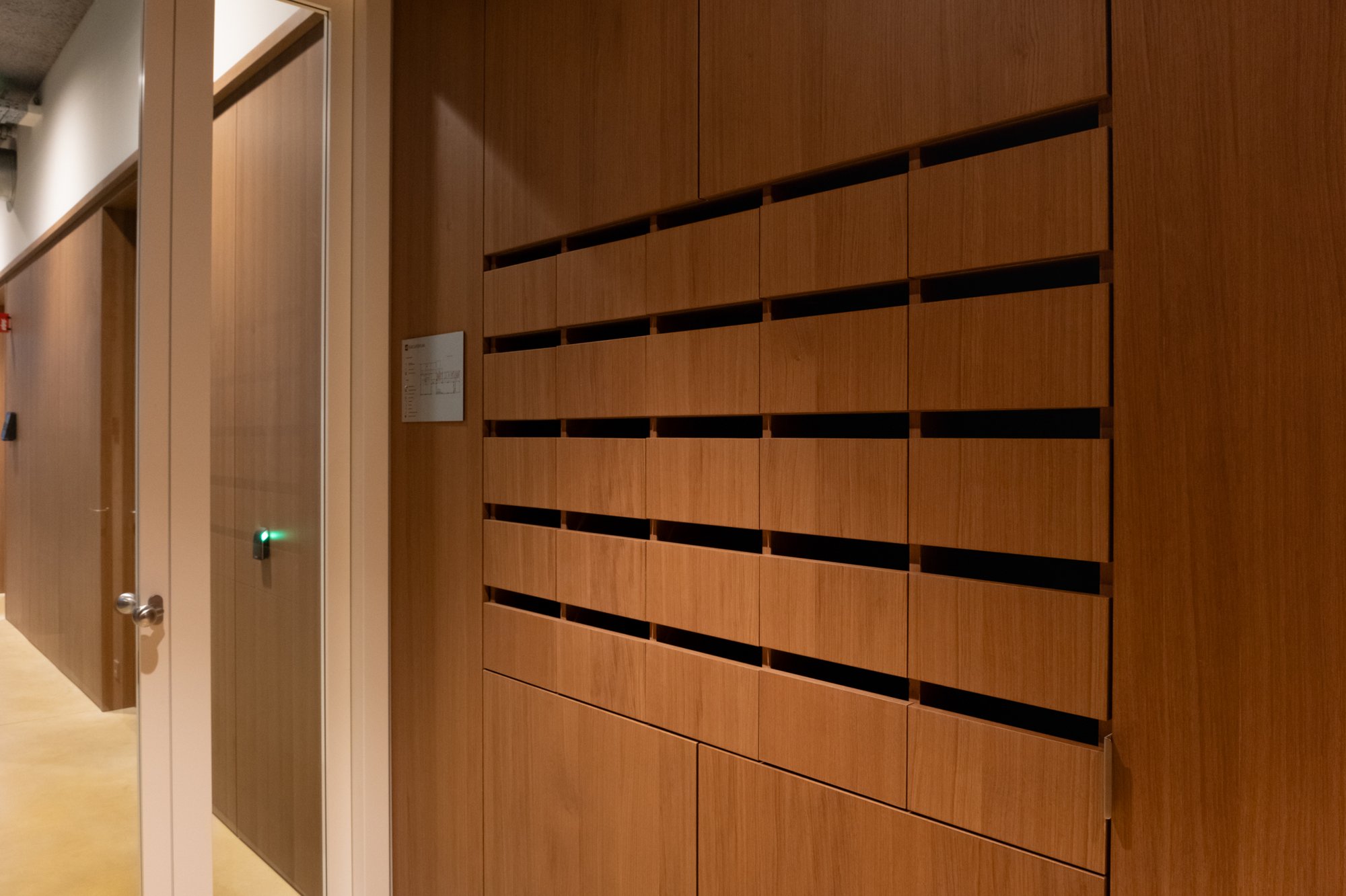 AGRISTO JB SYSTEEMWANDEN EN JB CUSTOM LOCKERS